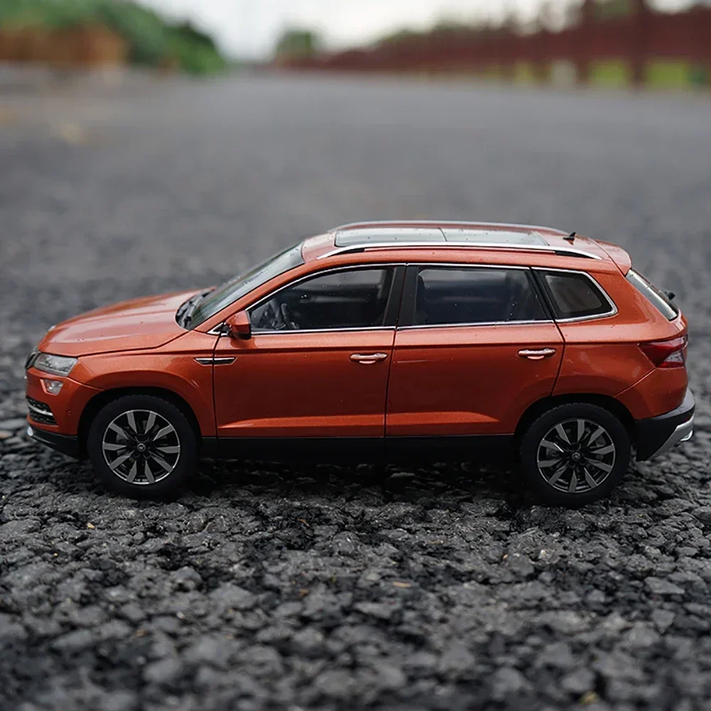 Volkswagen Skoda Karoq 1:18 Diecast Model 4 Volkswagen Skoda Karoq 1:18 Diecast Model - Image 4