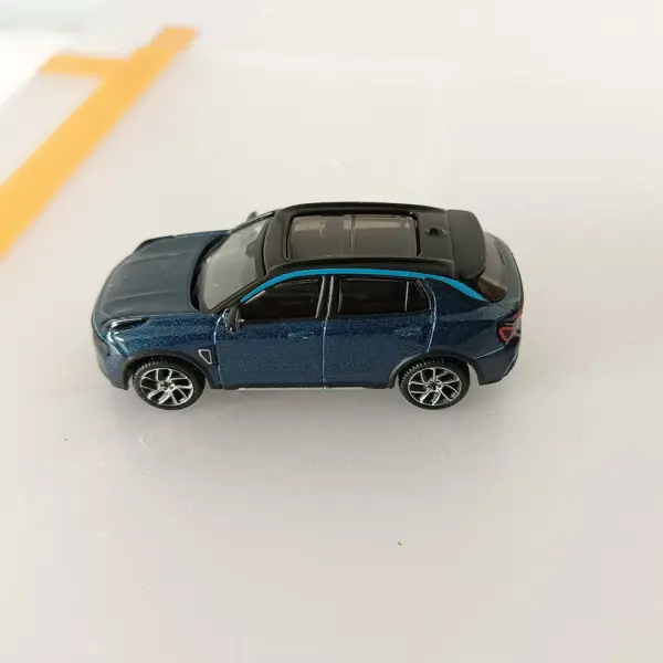 Lynk & Co 01 1:64 Scale Alloy Car Model - Image 2