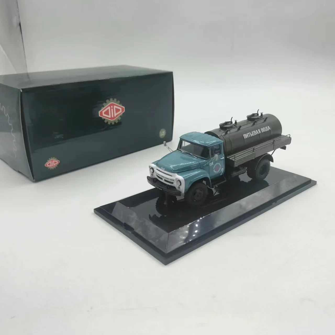 Zil 130 Tank Truck Alloy Model 1:43 Scale 2 Zil 130 Tank Truck Alloy Model 1:43 Scale - Image 2