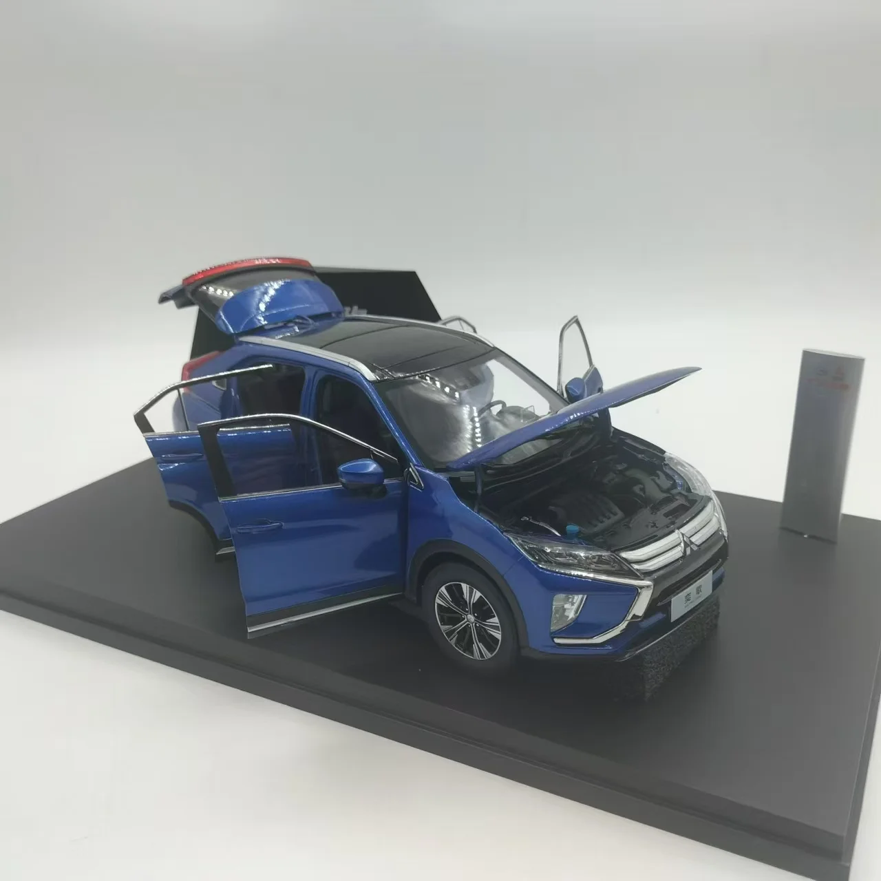 GAC Mitsubishi Eclipse Cross 1:18 Alloy Model 4 GAC Mitsubishi Eclipse Cross 1:18 Alloy Model - Image 4