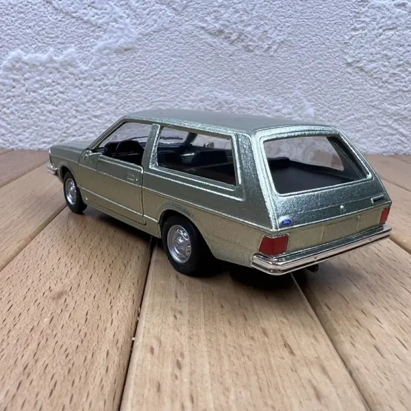 Ford 1981 Classic Vintage Car Model 1:43 Scale - Image 3
