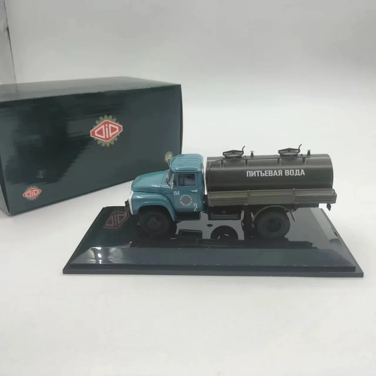 Zil 130 Tank Truck Alloy Model 1:43 Scale 4 Zil 130 Tank Truck Alloy Model 1:43 Scale - Image 4