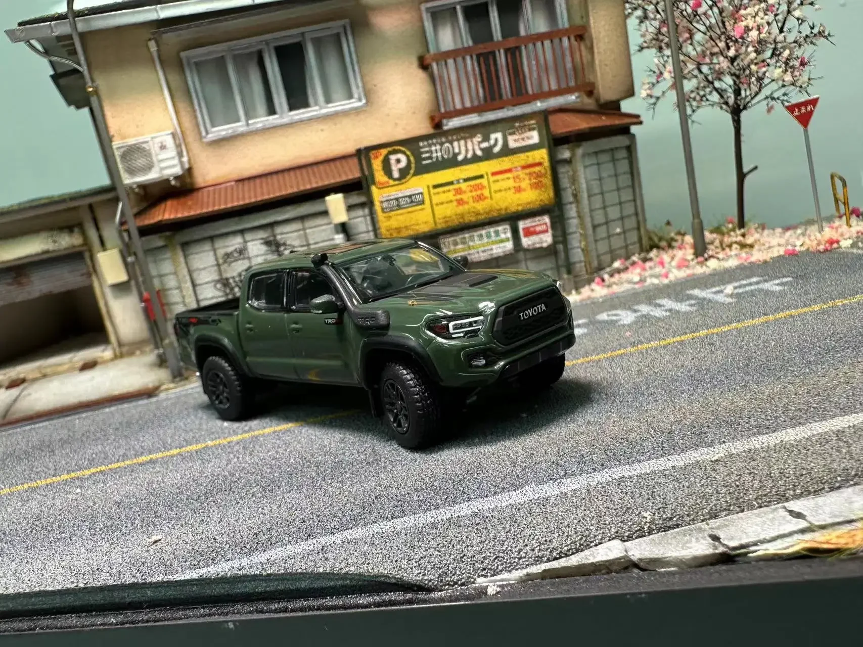 1:64 Diecast Toyota Tacoma Model Car 6 1:64 Diecast Toyota Tacoma Model Car - Image 6