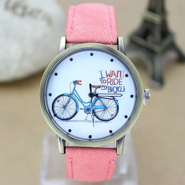 Fashionable Women's Quartz Watch with Leather Strap - Image 3