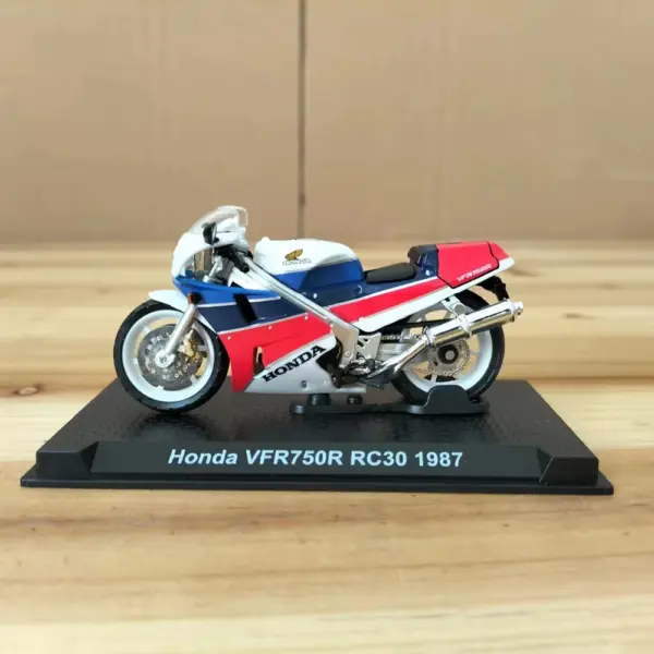 1:24 Scale Honda 1987 VFR 750R Model - Image 4