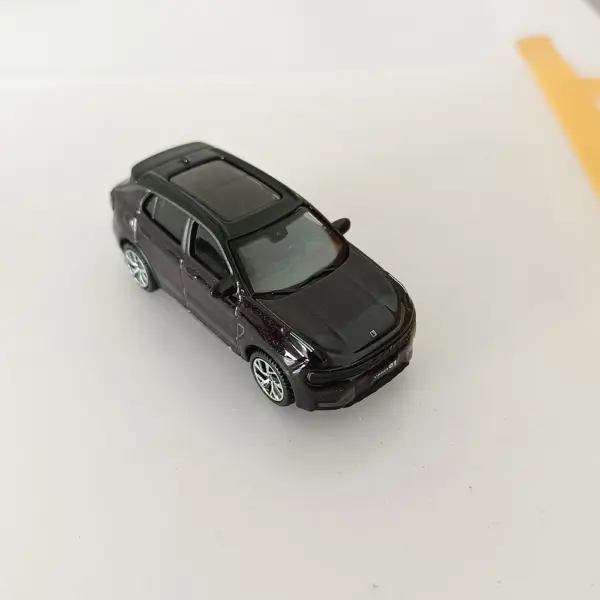 Lynk & Co 01 1:64 Scale Alloy Car Model - Image 3