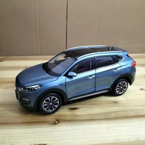 1:18 Scale Hyundai Tucson Alloy Car Model - Image 2