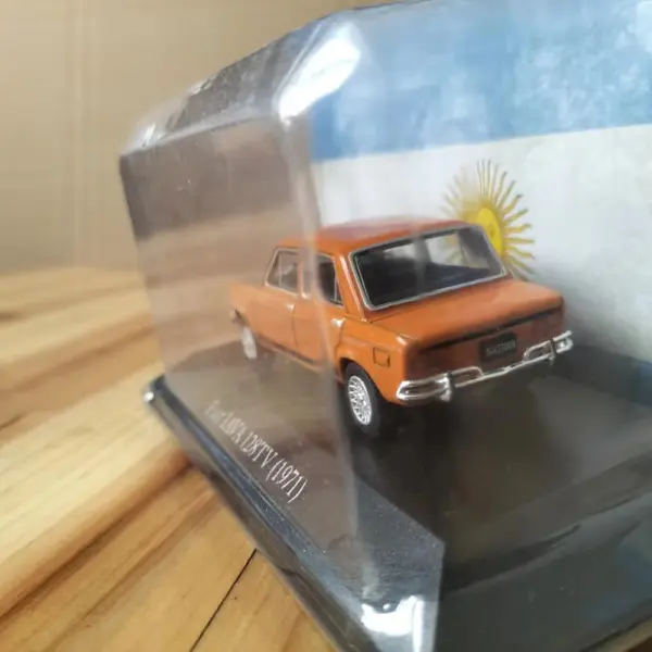 Fiat Iava 128TV 1971 Diecast Model Car 1:43 with Finish Flaws - Image 2
