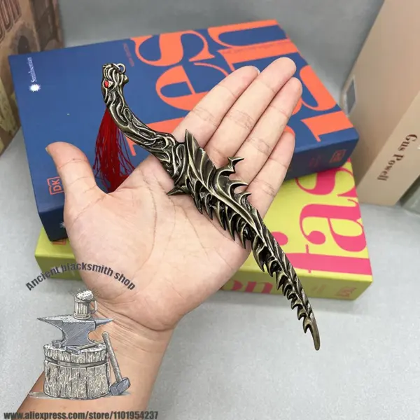 Reduvia Dagger Metal Replica 21cm Ornament - Image 2