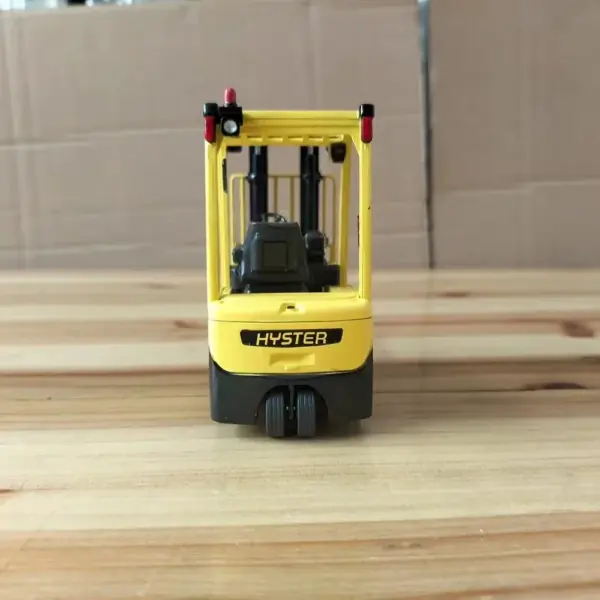 Die-cast 1:25 Alloy Forklift Model Decor - Image 5
