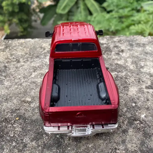 1:32 Scale Red Ford F350 Diecast Truck Model - Image 6