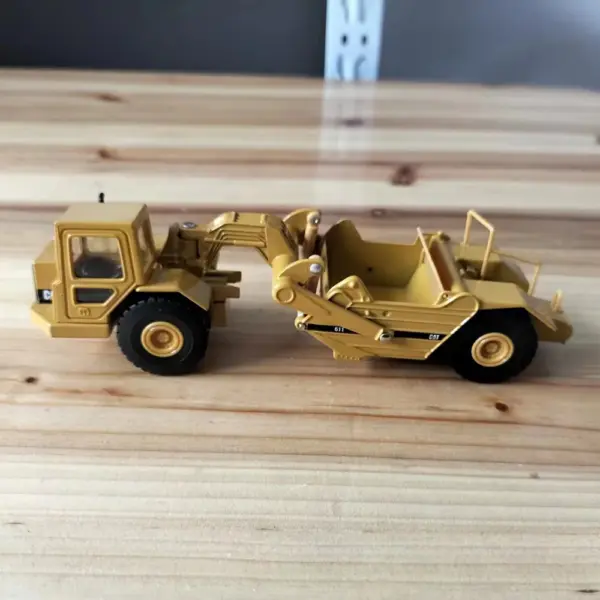 Caterpillar CAT 611 Die-cast Tractor Model - Image 5