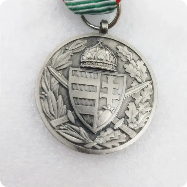 Hungarian World War I Commemorative Medal - Image 2