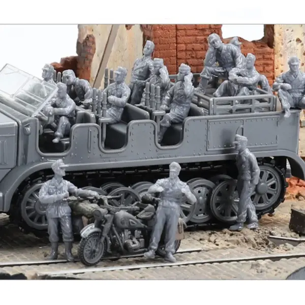 1/72 Scale German Army Soldier Model Set - Image 4