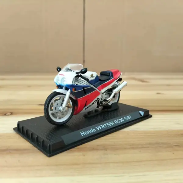 1:24 Scale Honda 1987 VFR 750R Model - Image 2