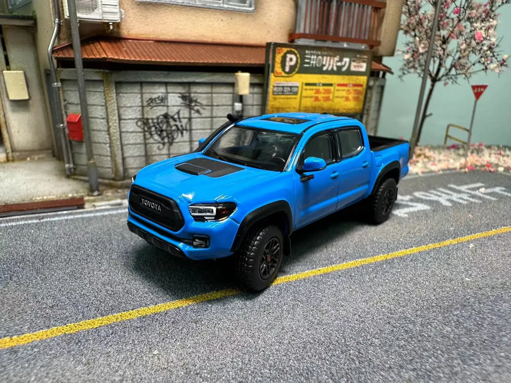 1:64 Diecast Toyota Tacoma Model Car 4 1:64 Diecast Toyota Tacoma Model Car - Image 4