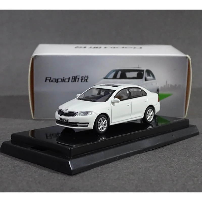 1/64 Skoda Rapid Diecast Model Gift Set 2 1/64 Skoda Rapid Diecast Model Gift Set - Image 2