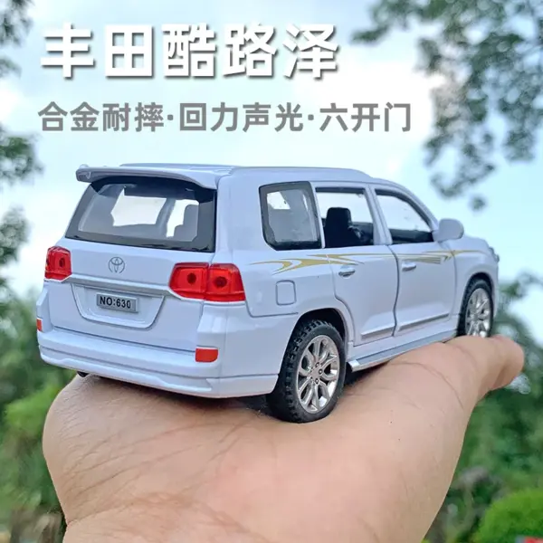 1:32 Diecast Toyota Land Cruiser Model Car - Image 3