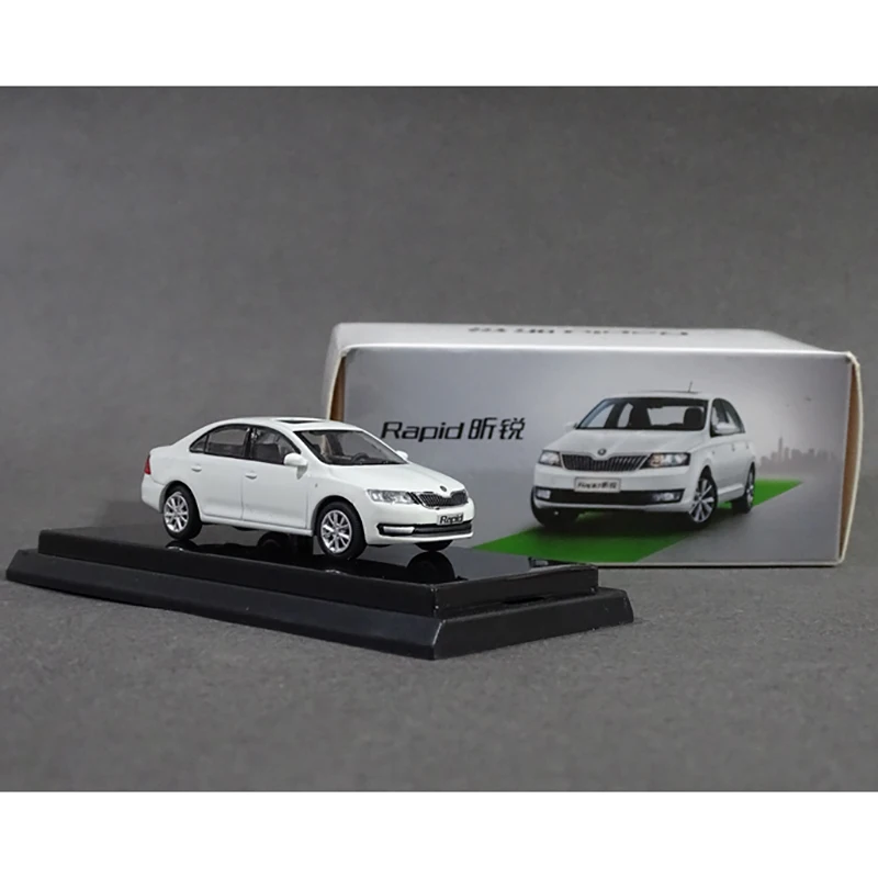 1/64 Skoda Rapid Diecast Model Gift Set 4 1/64 Skoda Rapid Diecast Model Gift Set - Image 4