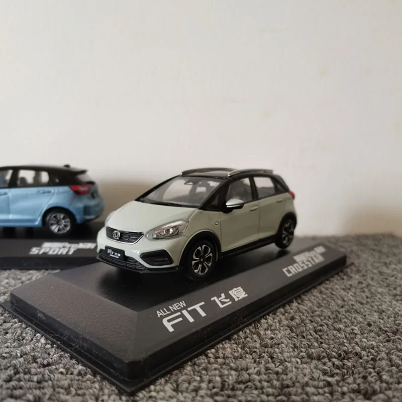 Diecast Alloy Honda FIT CROSSTAR Model 1:43 5 Diecast Alloy Honda FIT CROSSTAR Model 1:43 - Image 5