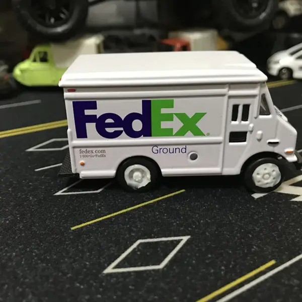 Diecast Alloy FedEx Car Model Replica - Image 5