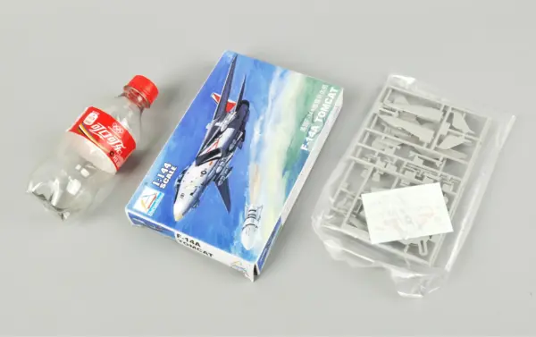 1:144 Scale F-14A Tomcat Model Kit - Image 4