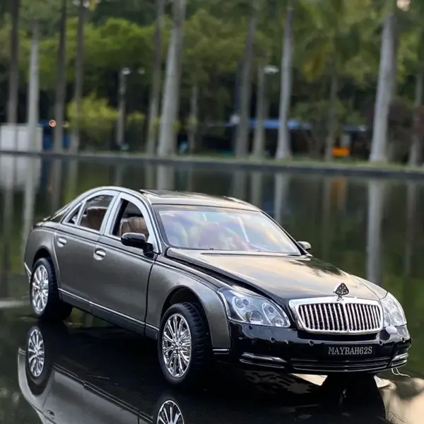 1:24 Maybach 62s Alloy Model Car - Image 3