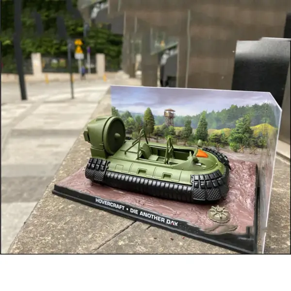 1:43 Alloy HOVERCRAFT Model from 007 Series - Image 8
