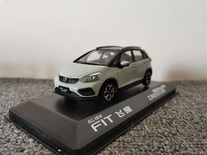 Diecast Alloy Honda FIT CROSSTAR Model 1:43 7 Diecast Alloy Honda FIT CROSSTAR Model 1:43 - Image 7