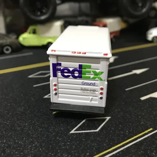 Diecast Alloy FedEx Car Model Replica - Image 6