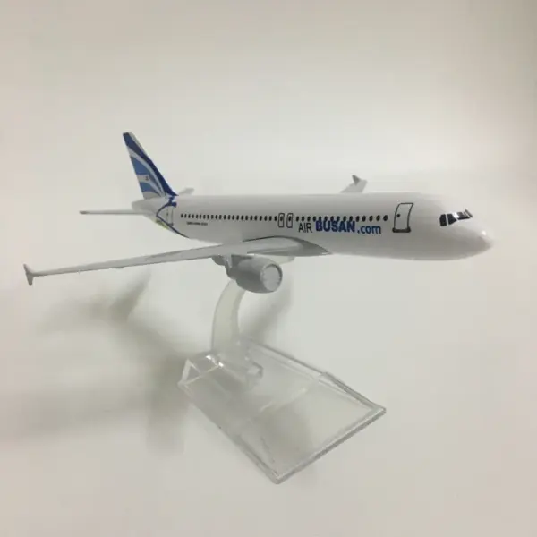 Airbus A320 Diecast Metal Model 1/400 Scale - Image 2