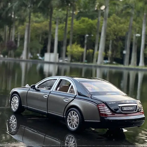 1:24 Maybach 62s Alloy Model Car - Image 4