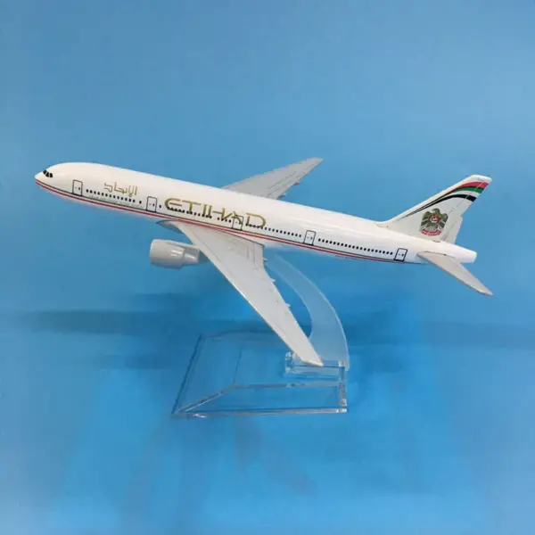 Etihad Boeing B777 1:400 Diecast Model Plane - Image 2