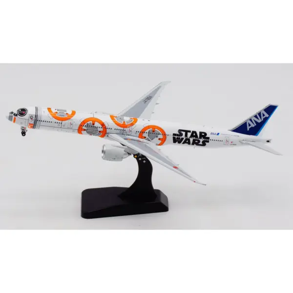 ANA Boeing B777-300ER Diecast Model 1:400 - Image 2