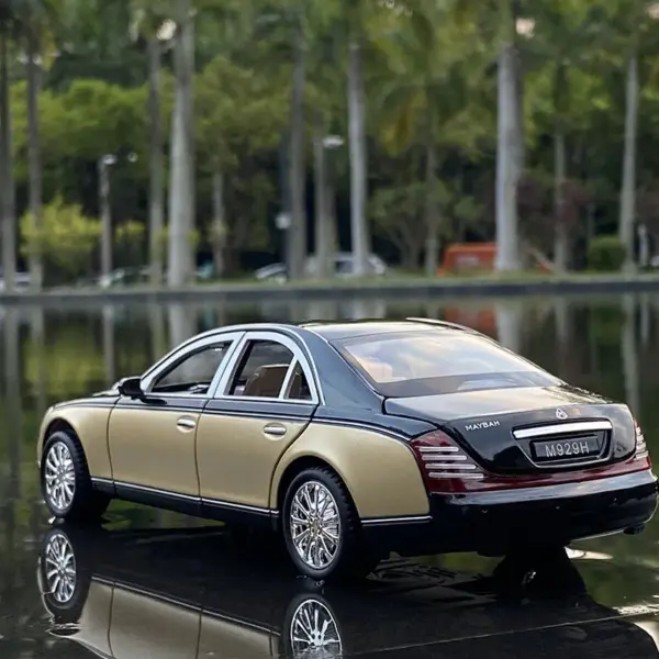 1:24 Maybach 62s Alloy Model Car - Image 2