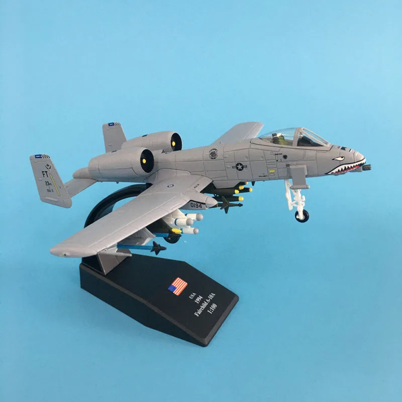 1/100 Scale Fairchild A-10 Thunderbolt Model 4 1/100 Scale Fairchild A-10 Thunderbolt Model - Image 4