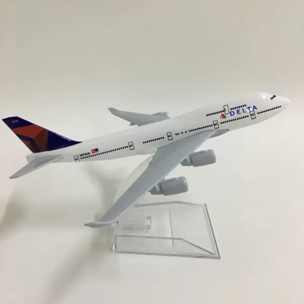 Delta Air Lines Boeing 747 Diecast Model 1:400 - Image 2