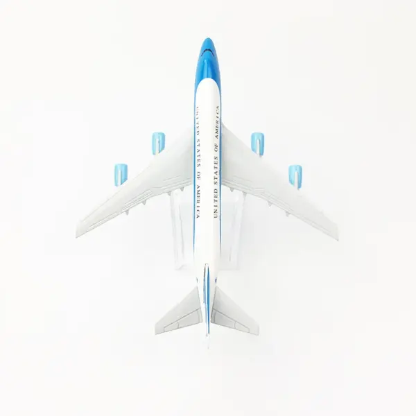 Air Force One Boeing 747 Diecast Model 1:400 - Image 3