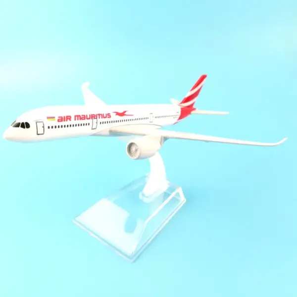 1:400 Diecast Air Mauritius A350-900 Model - Image 4