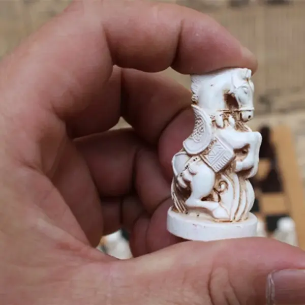 Yernea Antique Resin Chess Set with Board - Image 3