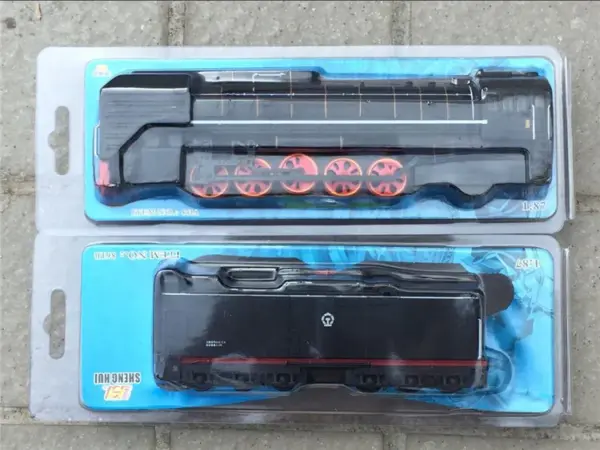 Diecast 1:87 Scale Alloy Pull Back Train - Image 5