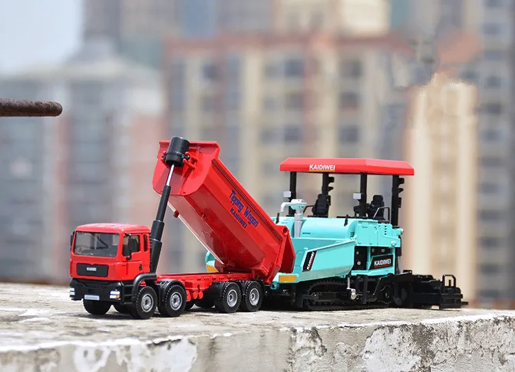1:32 Alloy Dump Trucks and Pavers Model Set 10 1:32 Alloy Dump Trucks and Pavers Model Set - Image 10