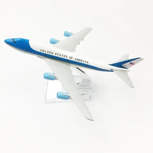 Air Force One Boeing 747 Diecast Model 1:400 - Image 4