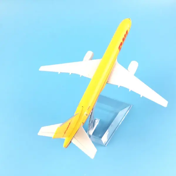 Boeing 757 DHL Cargo Aircraft Model 1:400 - Image 5