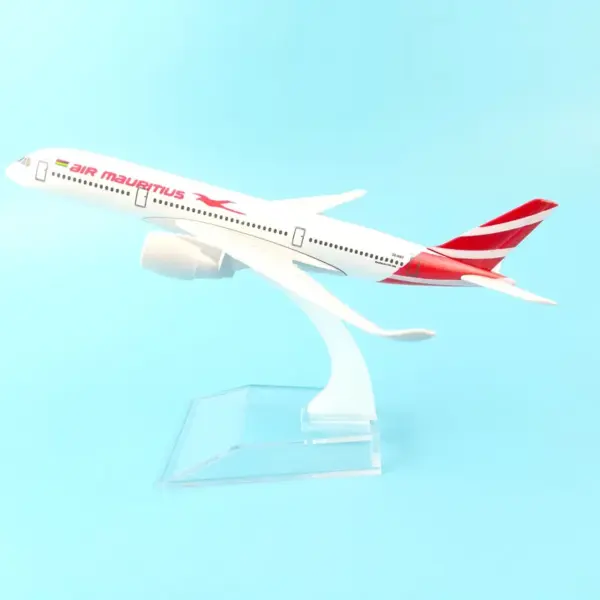 1:400 Diecast Air Mauritius A350-900 Model - Image 7