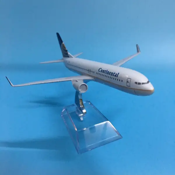 1:400 Boeing B737-800 Model Airplane Collectible - Image 4