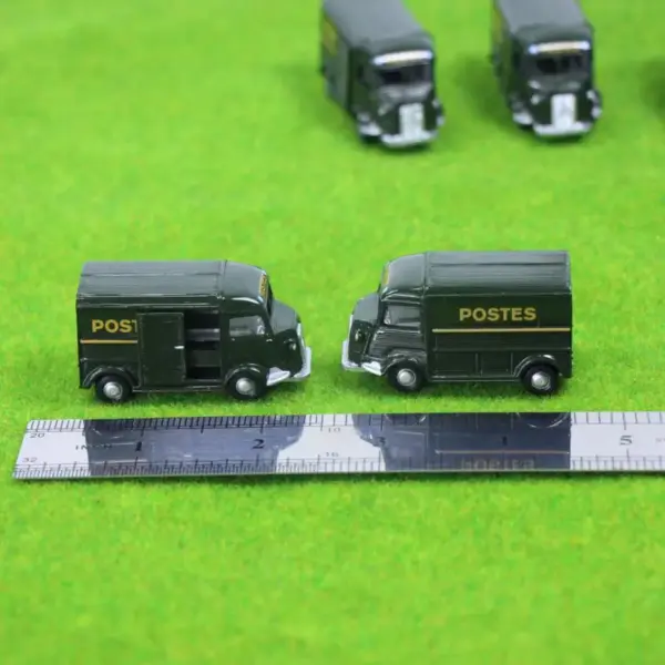2pcs Metal Model Delivery Trucks 1:100 Scale - Image 5