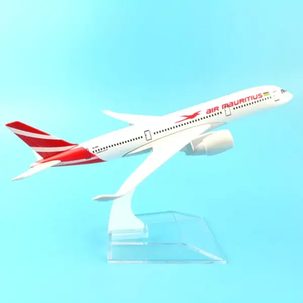 1:400 Diecast Air Mauritius A350-900 Model - Image 3