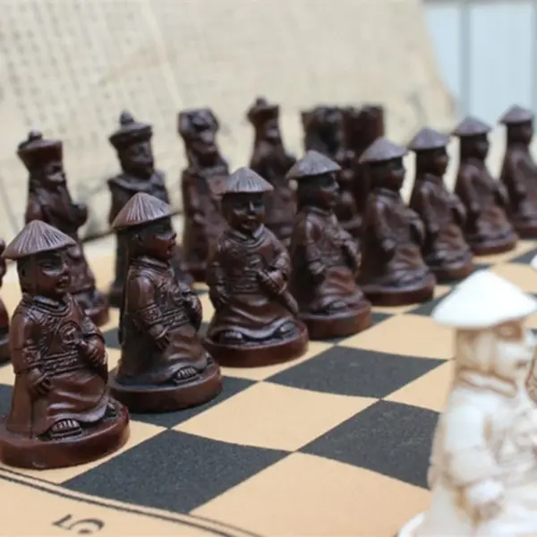 Yernea Antique Resin Chess Set with Board - Image 6