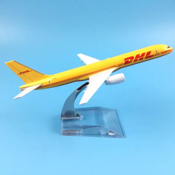 Boeing 757 DHL Cargo Aircraft Model 1:400 - Image 4
